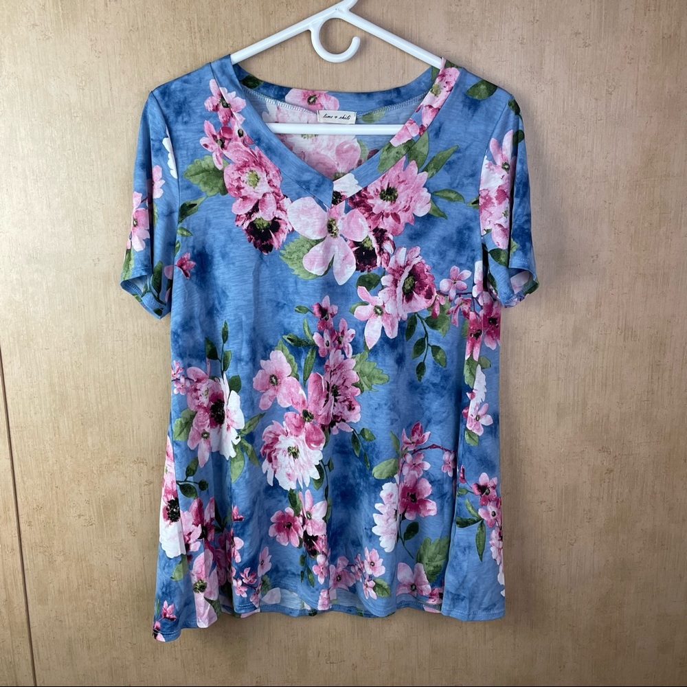 Lime & Chili Blue & Pink Floral V-neck Short Sleeve Top Size Medium
